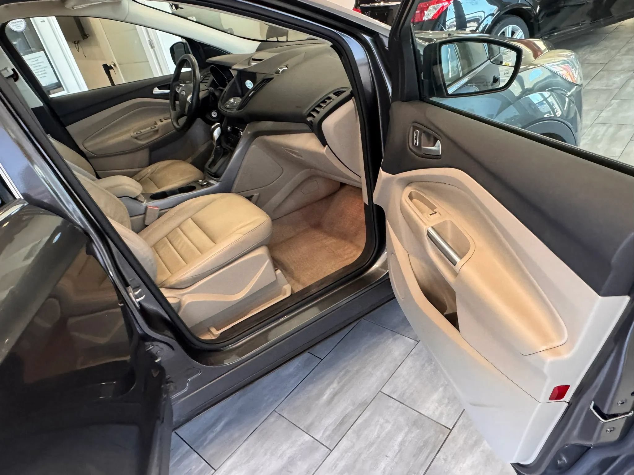 Used 2016 Ford Escape SE w/ SE Leather Comfort Package FWD image 19