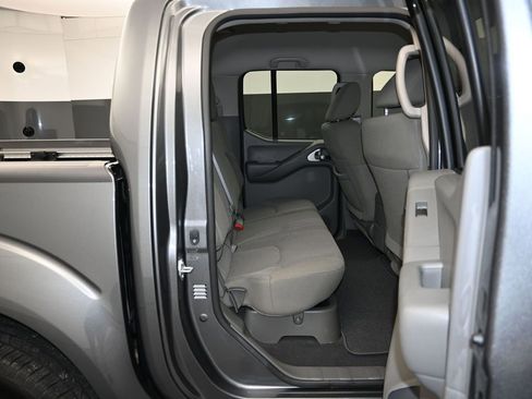 Used 2021 Nissan Frontier SV image 25