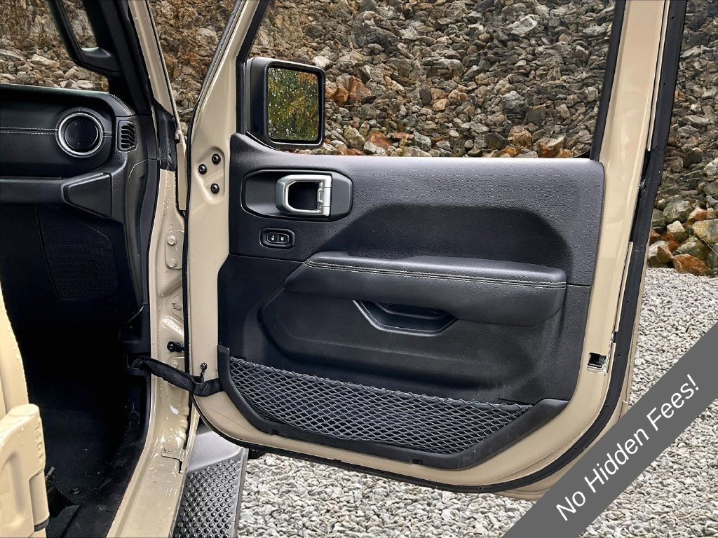 Used 2022 Jeep Wrangler Unlimited Sahara w/ Cold Weather Group AWD/4WD image 21