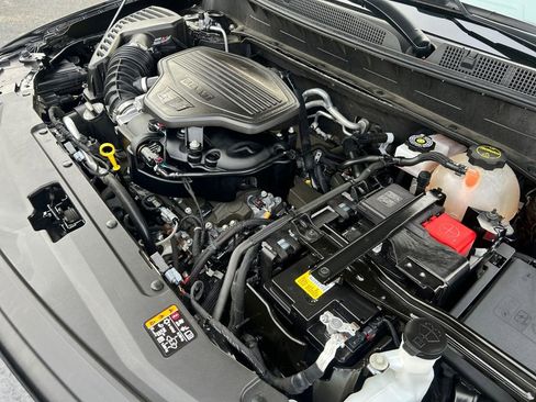 Used 2025 Cadillac XT6 Premium Luxury image 30