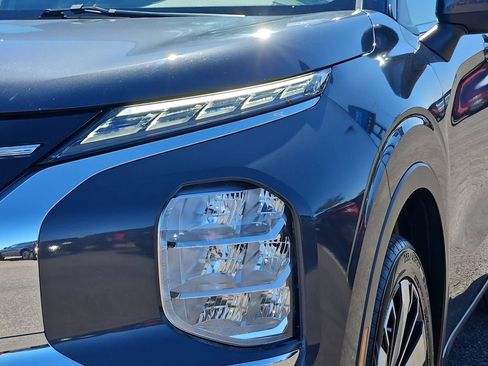 Used 2025 Mitsubishi Outlander SE image 8