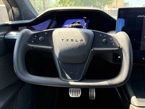 Used 2023 Tesla Model X AWD/4WD image 18