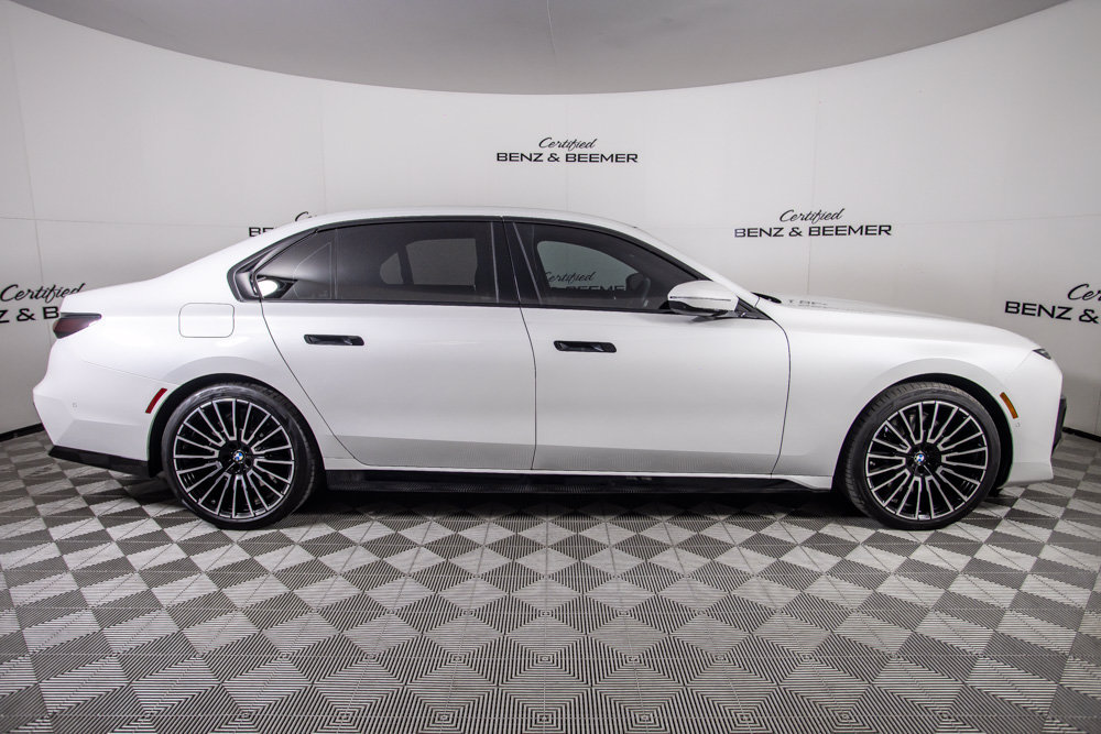 Used 2025 BMW 740i RWD image 3