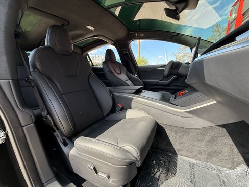 Used 2022 Tesla Model X Plaid image 15