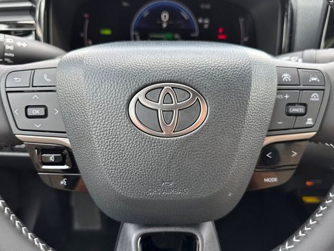 New 2026 Toyota Camry Hybrid FWD image 26