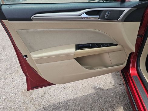 Used 2016 Ford Fusion SE FWD image 11