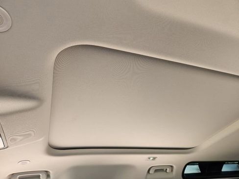 Used 2024 Land Rover Defender 110 S image 24