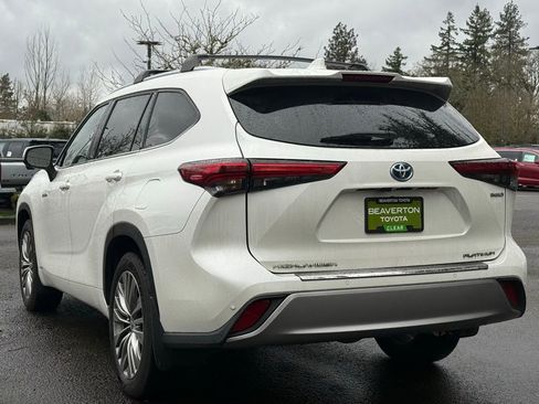 Used 2021 Toyota Highlander Platinum image 3