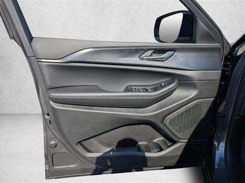 New 2025 Jeep Grand Cherokee Altitude image 22