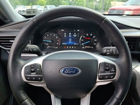 Used 2023 Ford Explorer XLT w/ Equipment Group 202A AWD/4WD image 19