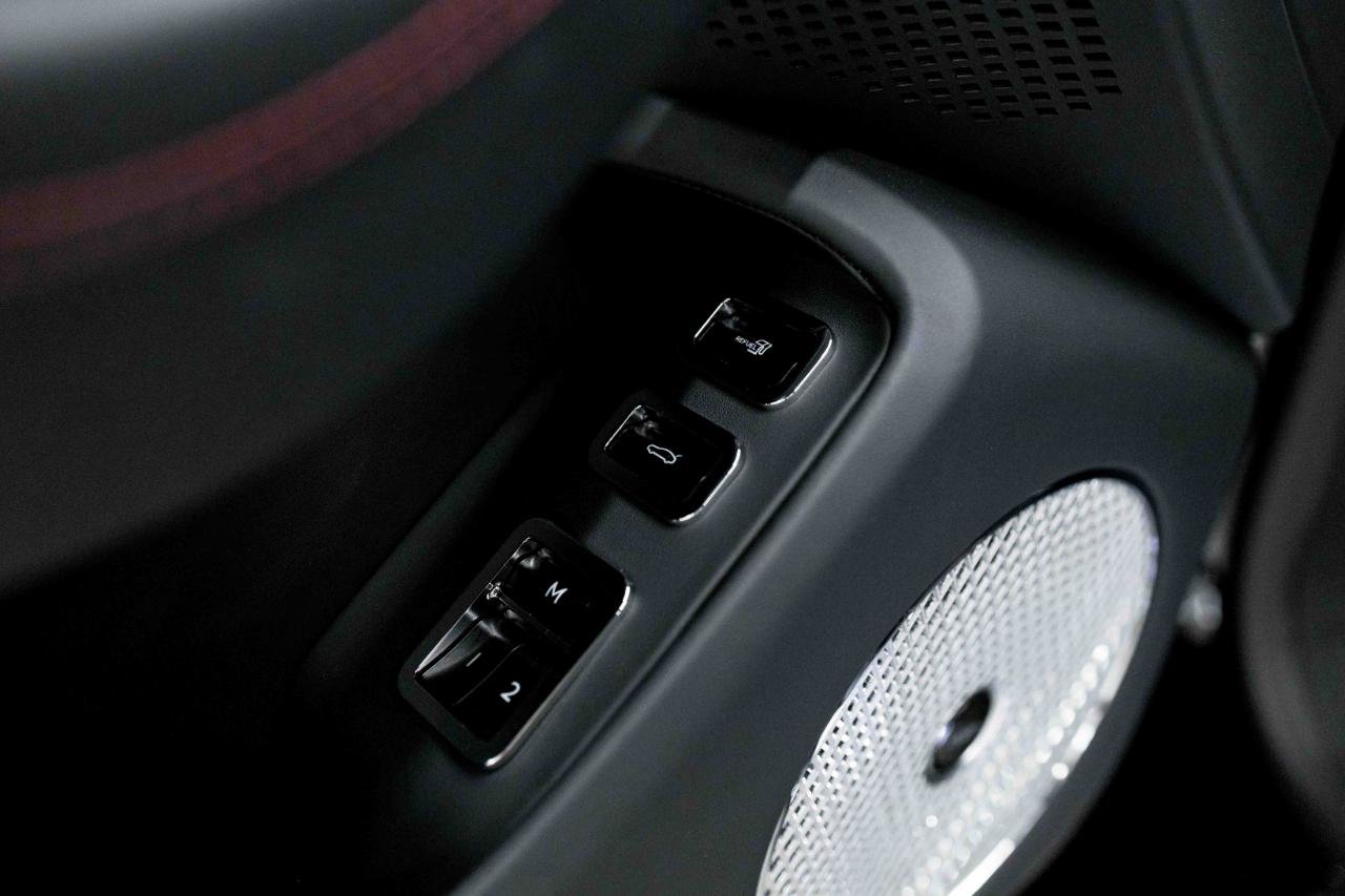 Used 2025 Bentley Flying Spur Plug-In Hybrid AWD/4WD image 37