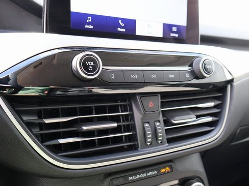 Used 2022 Ford Escape SE image 35