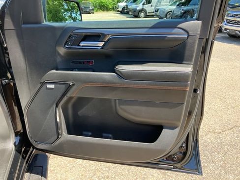 Used 2024 GMC Sierra 1500 AT4 w/ Technology Package AWD/4WD image 11