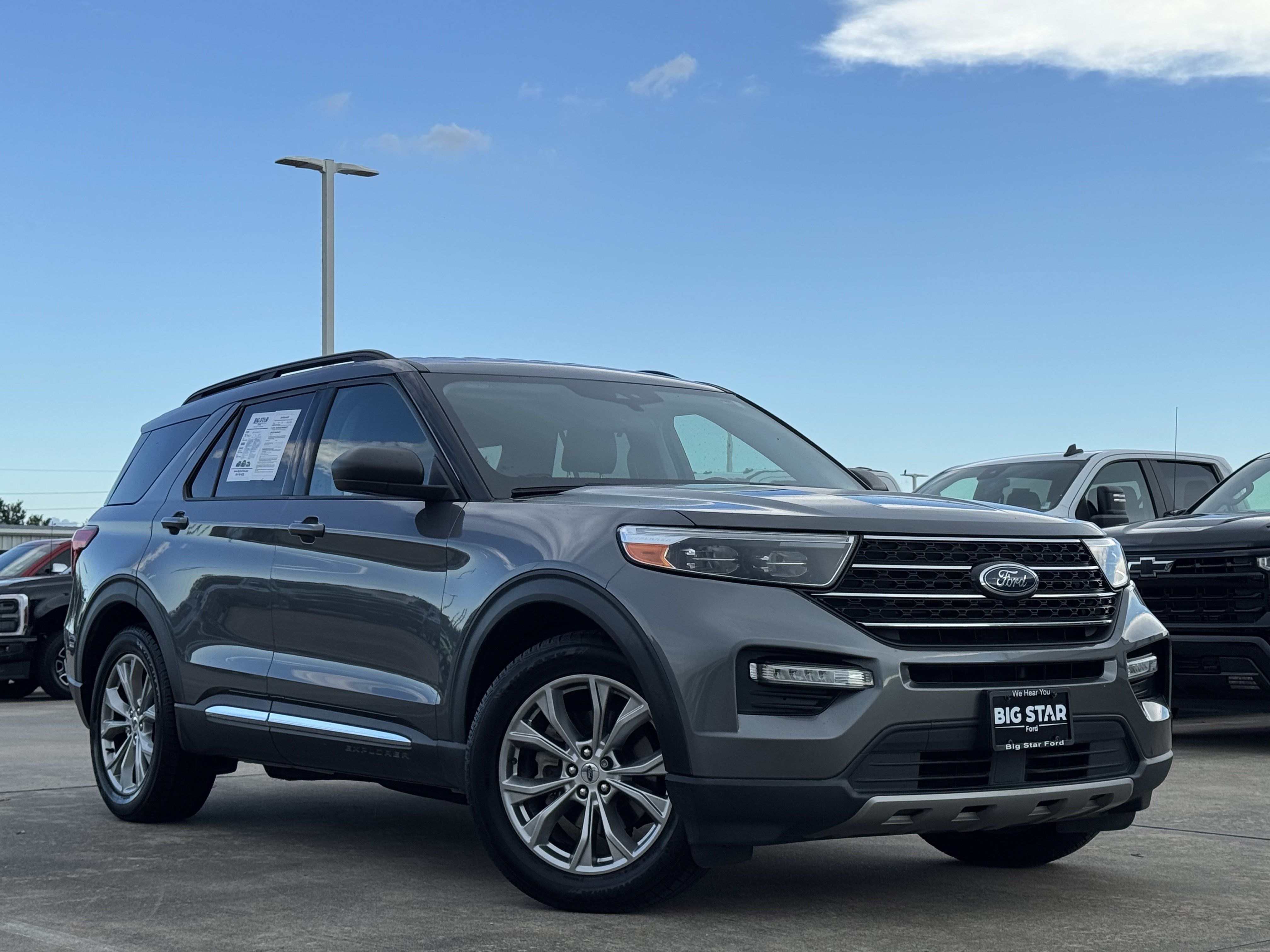 Used 2023 Ford Explorer XLT w/ Equipment Group 202A RWD image 2