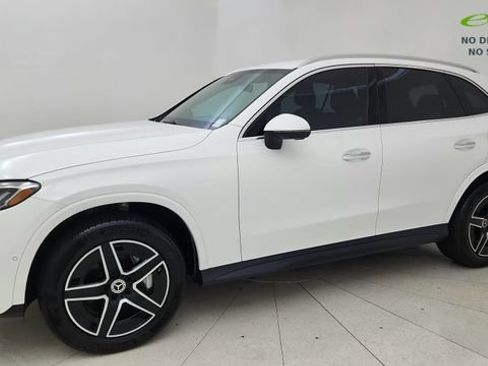 Used 2025 Mercedes-Benz GLC 300 4MATIC image 3