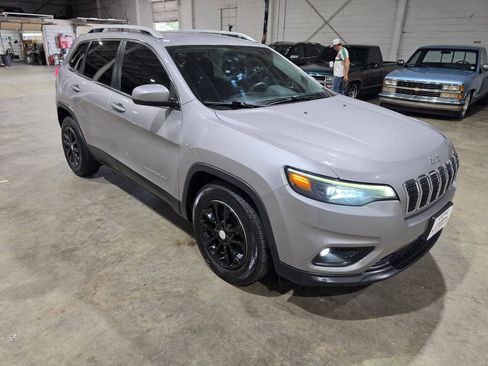 Used 2019 Jeep Cherokee Latitude w/ Popular Appearance Group FWD image 17