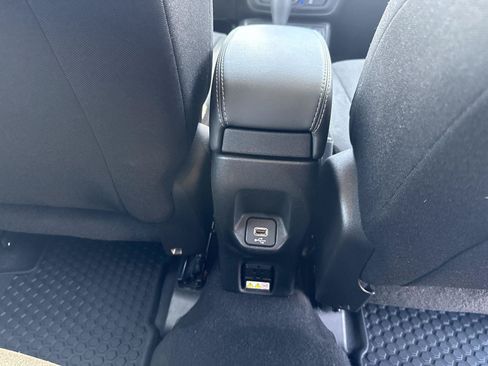 Used 2022 Jeep Renegade Latitude w/ Convenience Group AWD/4WD image 19