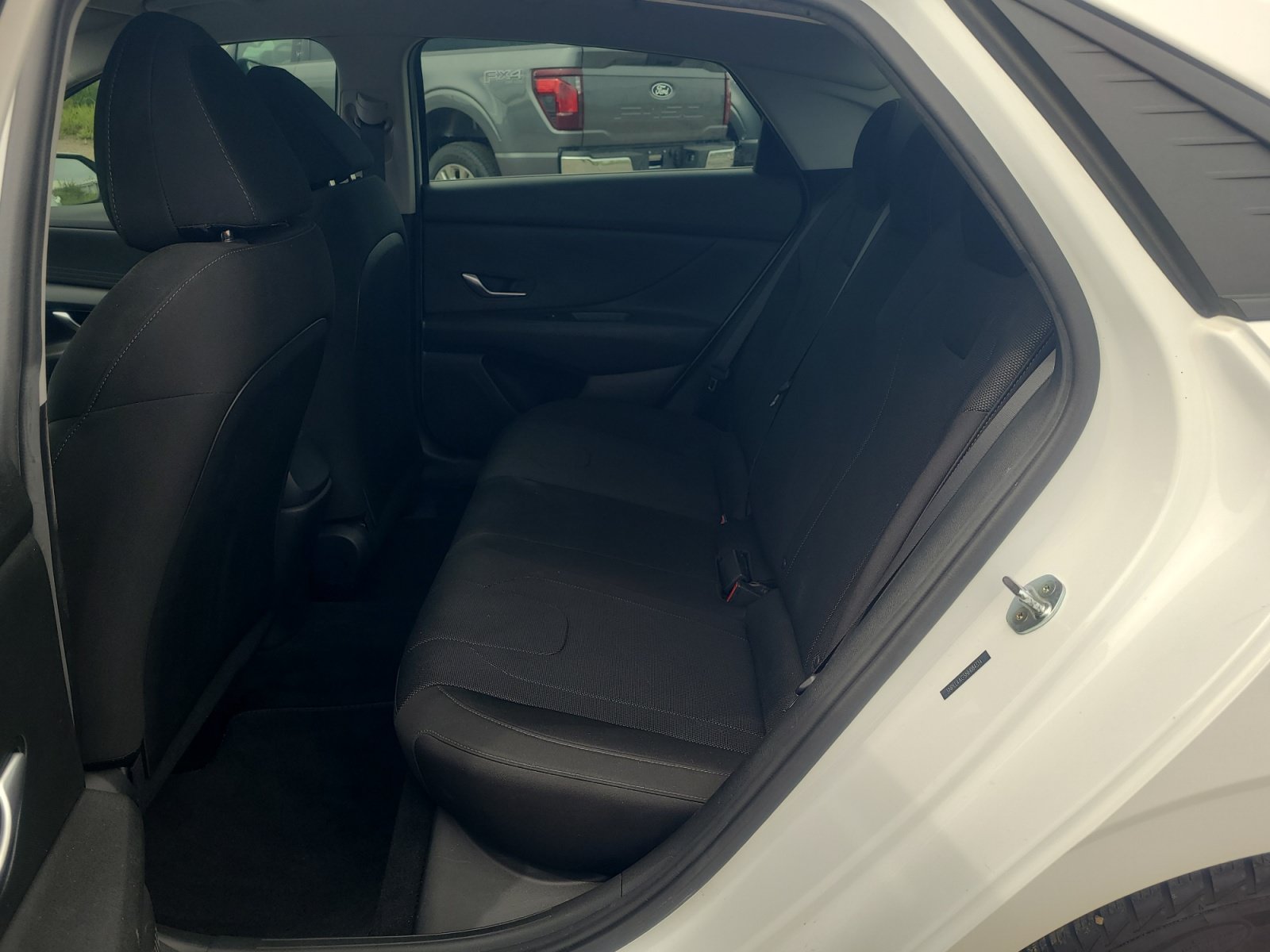 Used 2022 Hyundai Elantra SE FWD image 17