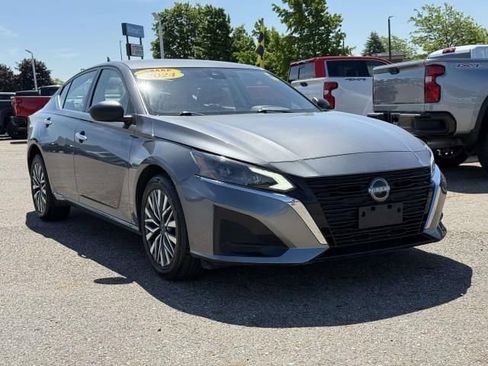 Used 2024 Nissan Altima 2.5 SV FWD image 4