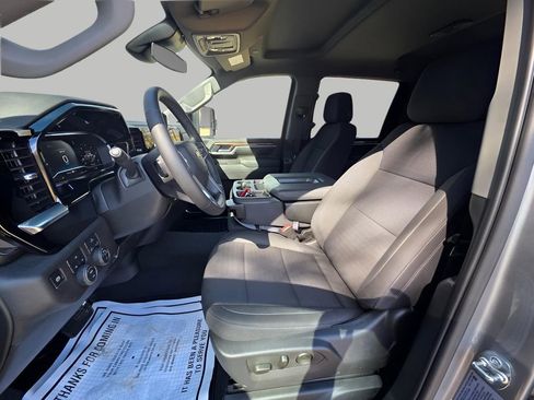 Used 2025 Chevrolet Silverado 3500 LT w/ Convenience Package image 17