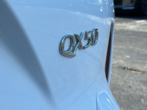 Certified 2021 INFINITI QX50 Luxe image 10