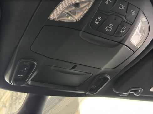 Used 2025 Chrysler Pacifica Limited FWD image 35