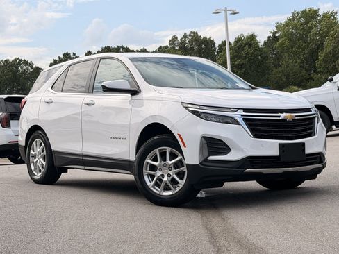 Used 2023 Chevrolet Equinox LT FWD image 2