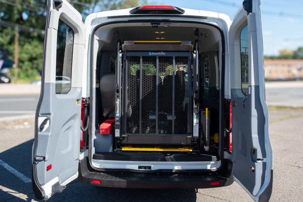 Used 2019 Ford Transit 150 XL RWD image 3