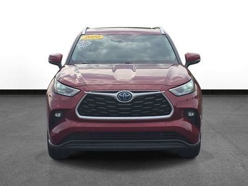 Used 2020 Toyota Highlander XLE AWD/4WD image 2