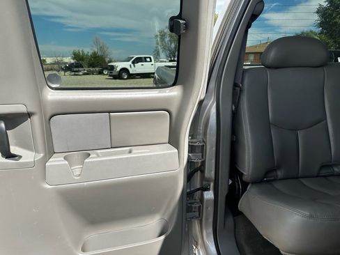Used 2005 GMC Sierra 2500 SLT w/ Skid Plate Package image 19