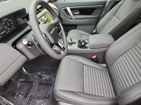 Used 2025 Land Rover Discovery Sport S image 23
