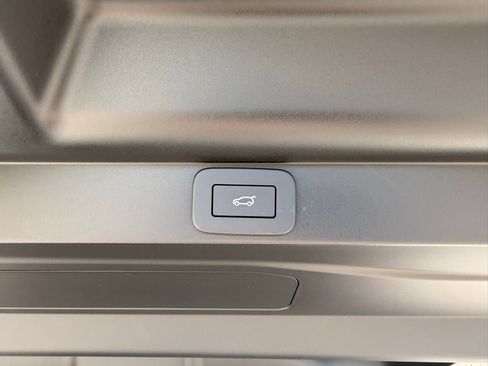 New 2026 Land Rover Range Rover SE image 37