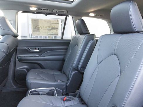 New 2026 Toyota Grand Highlander AWD image 9