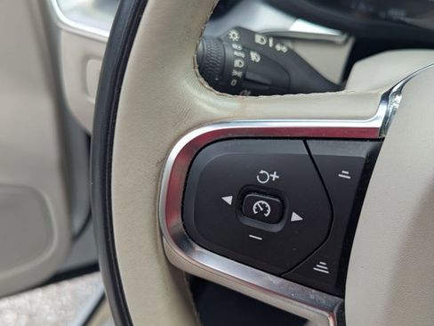 Used 2019 Volvo XC60 T5 Momentum w/ Multimedia Package image 10