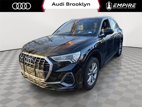Used 2023 Audi Q3 2.0T Premium w/ Convenience Package image 1