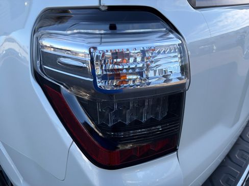 Used 2018 Toyota 4Runner Limited AWD/4WD image 27