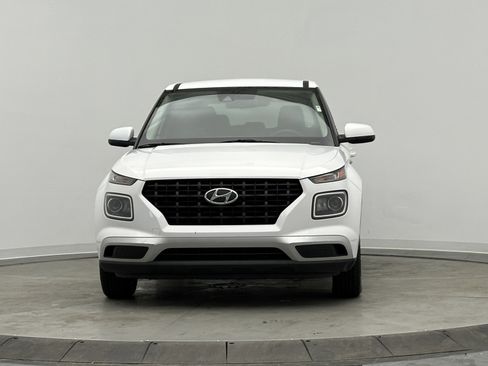 Used 2021 Hyundai Venue SE image 2