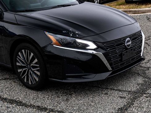 Used 2024 Nissan Altima 2.5 SV image 9