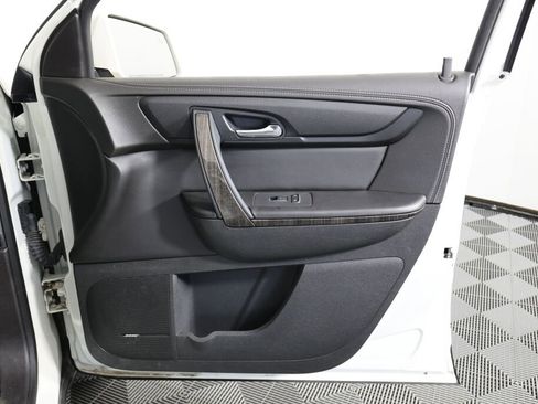 Used 2015 GMC Acadia SLT image 26