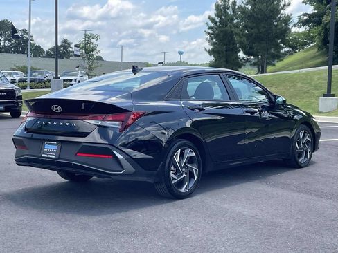 Used 2025 Hyundai Elantra Sport FWD image 3