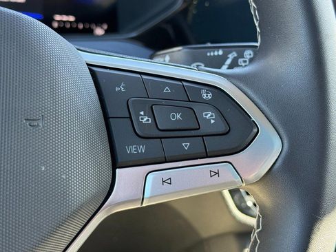 Used 2023 Volkswagen Taos SE w/ Panoramic Sunroof Package image 17