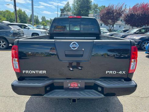 Used 2011 Nissan Frontier PRO-4X AWD/4WD image 4