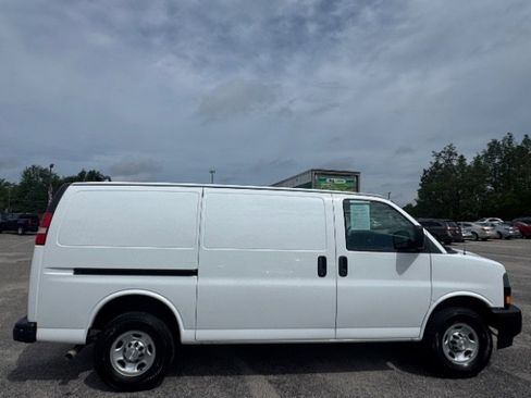Used 2021 Chevrolet Express 2500 w/ Driver Convenience Package RWD image 3