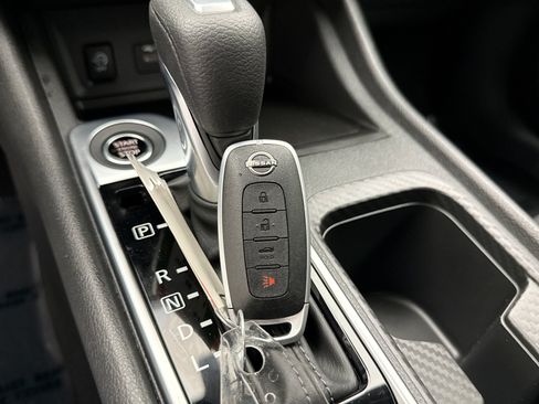 Used 2024 Nissan Sentra SV FWD image 22
