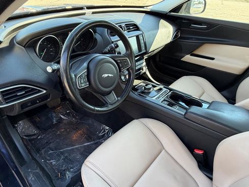 Used 2017 Jaguar XE Premium image 11