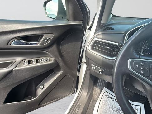 Used 2022 Chevrolet Equinox LT FWD image 26