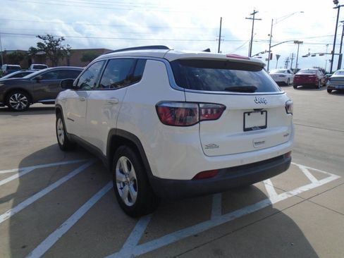 Used 2018 Jeep Compass Latitude w/ Popular Equipment Group FWD image 7