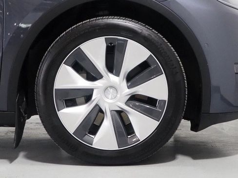 Used 2021 Tesla Model Y Long Range AWD/4WD image 42