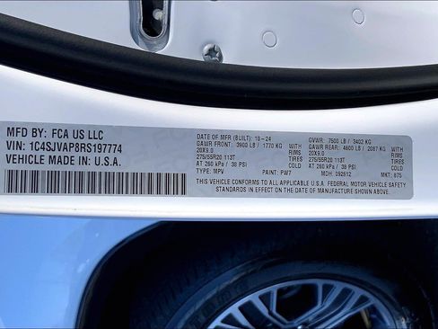 Certified 2024 Jeep Wagoneer 4WD w/ Premium Group I image 31