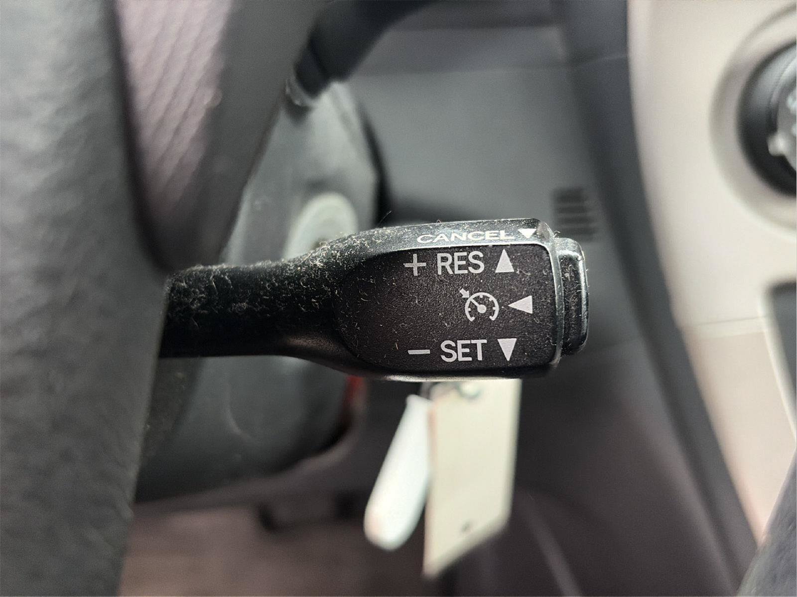 Used 2009 Pontiac Vibe w/ Preferred Package FWD image 25